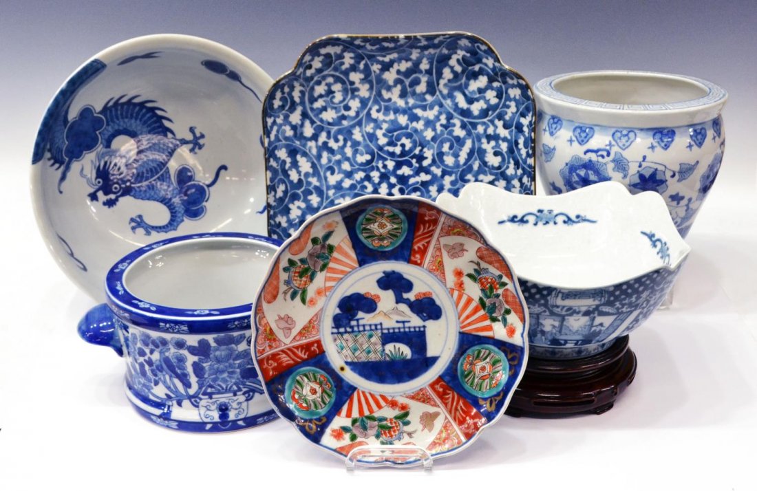 (6) DECORATIVE ASIAN POCELAIN TABLE ITEMS (1 of 6)