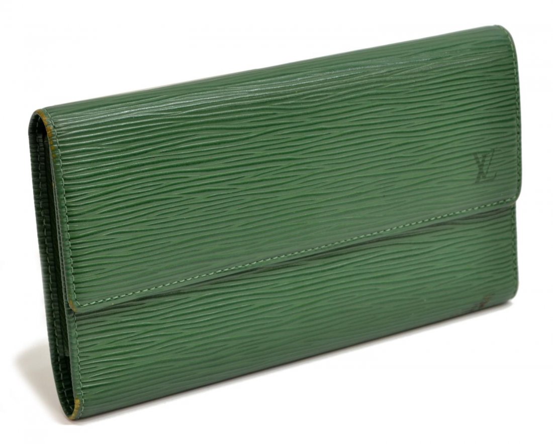 LOUIS VUITTON 'INTERNATIONAL' EPI LEATHER WALLET: Louis Vuitton "International" green Epi leather wallet, the tri-fold wallet opening to bill and card slots, pen and snap long coin holder, wear to bill slot, minor wear to exterior, 4.5"h, 7.5"w, 1"d,