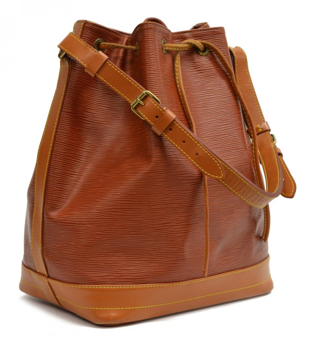LOUIS VUITTON 'NOE GM' EPI LEATHER BUCKET BAG: Louis Vuitton "Noe GM" drawstring bucket bag in brown Epi leather, having an adjustable shoulder strap, gold tone hardware, drawstring top opens to orange fabric lined interior with key tab, wear to l