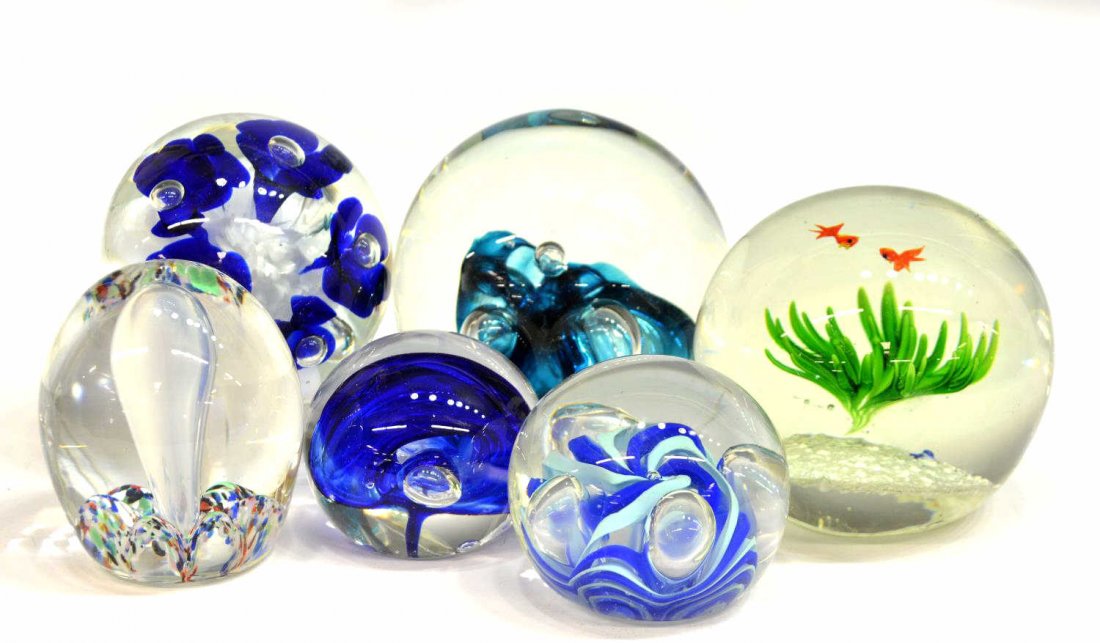 (6) COLLECTION VINTAGE ART GLASS PAPERWEIGHTS: (lot of 6) Vintage art glass paperweights including (1) large colorless weight with suspended bubbles in blue, (1) large weight showing two goldfish over a plant, possible blue bird seated on the whit