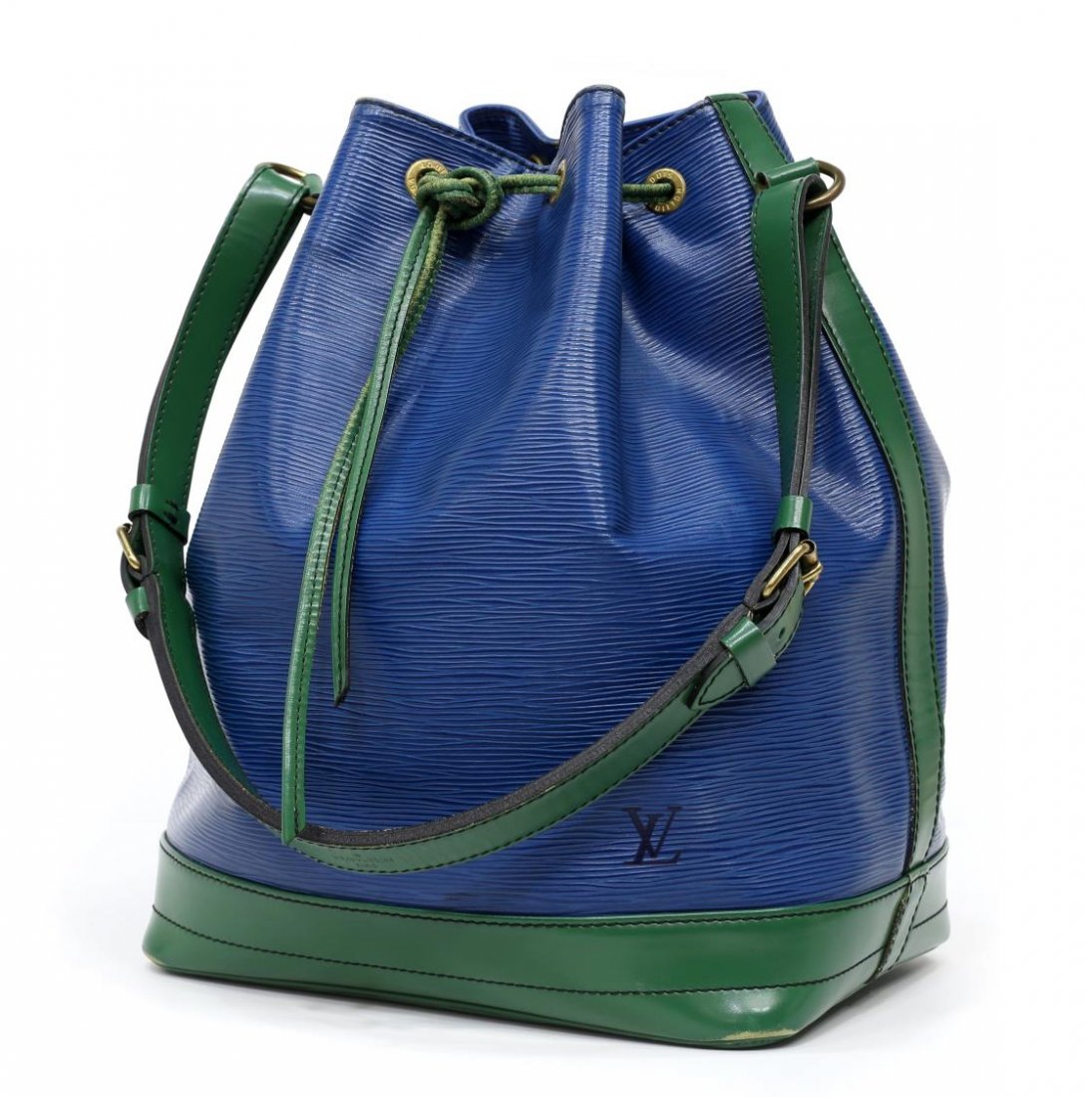 LOUIS VUITTON 'NOE GM' EPI LEATHER BUCKET BAG: Louis Vuitton "Noe GM" drawstring bucket bag in blue and green Epi leather, having an adjustable shoulder strap, gold tone hardware, drawstring top opens to blue interior with one zipper pocket, wear 