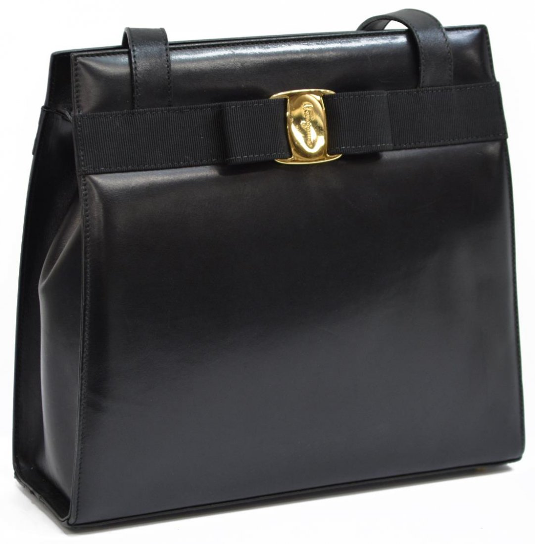SALVATORE FERRAGAMO BLACK LEATHER SHOULDER BAG (1 of 5)