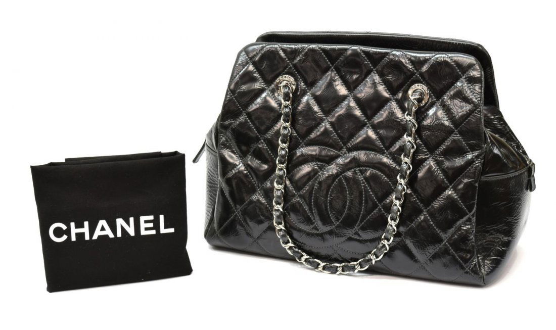 CHANEL QUILTED PATENT LEATHER HANDBAG (1 of 8)