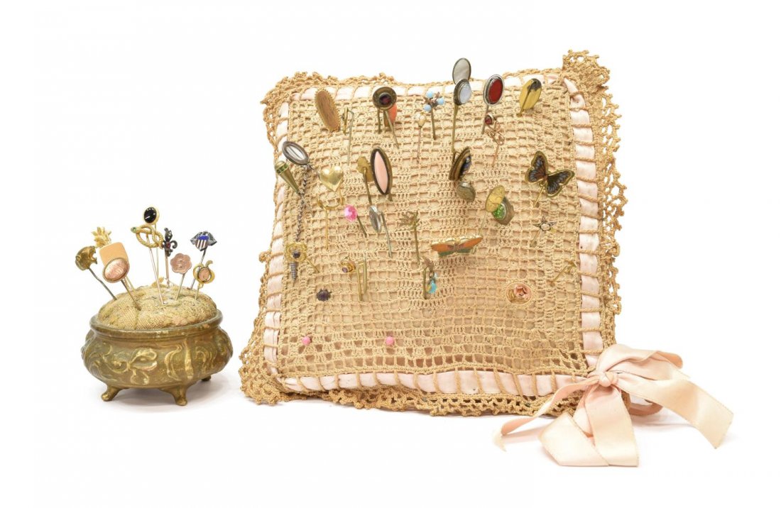 (LOT) COLLECTION ESTATE HAT PINS ON CUSHIONS (1 of 3)
