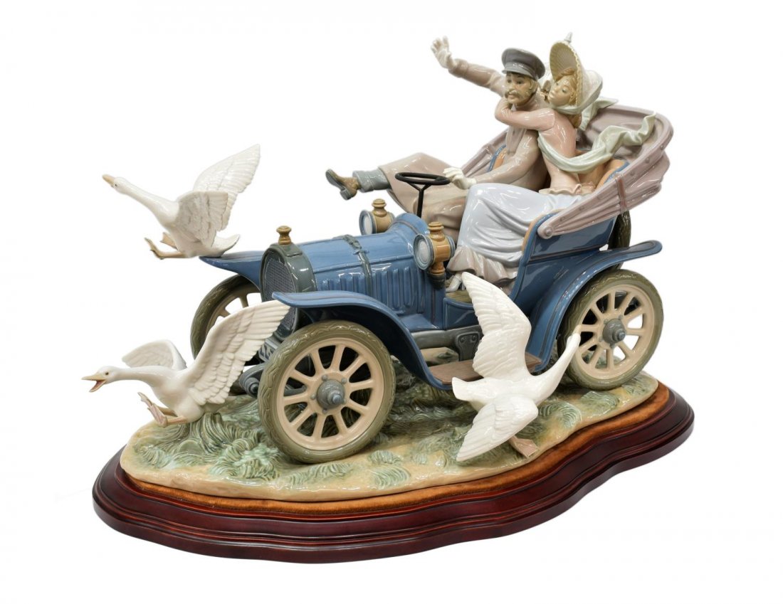 LLADRO PORCELAIN FIGURAL GROUP 'CAR IN TROUBLE' (1 of 9)