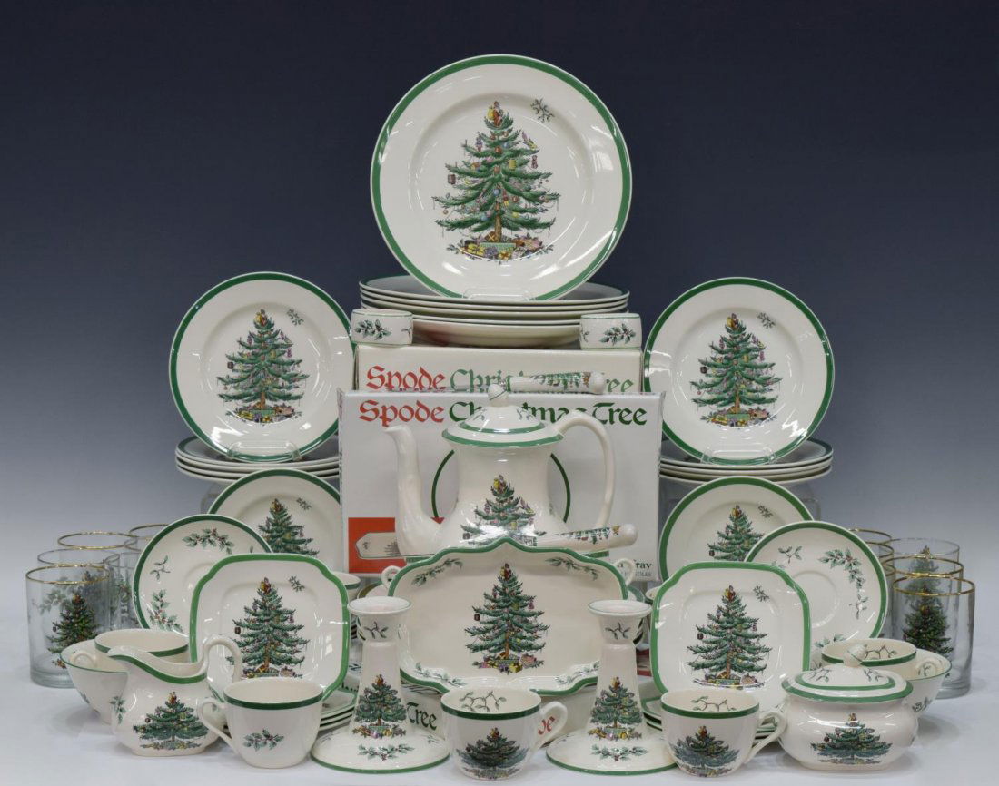 (89) EXTENSIVE SPODE CHRISTMAS TREE DINNER SERVICE (1 of 8)
