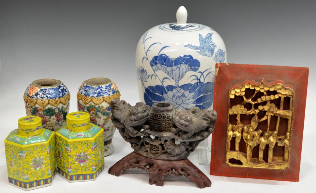 COLLECTION OF VINTAGE CHINESE DECORATIVE ITEMS (1 of 3)