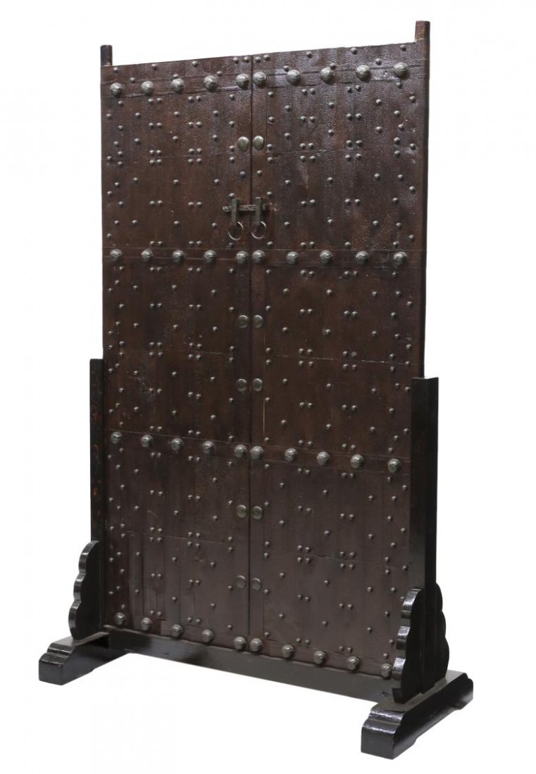 CHINESE ARCHITECTURAL IRON CLAD DOORS / SCREEN (1 of 4)
