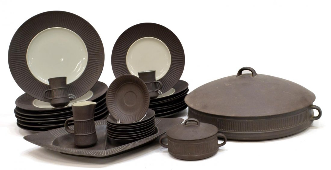 (30) DANSK MID-CENTURY 'FLAMESTONE' DINNER SERVICE: (lot of 30) Dansk mid-century modern brown "Flamestone" partial dinner service, comprising: (7) dinner plates, 11.75" diam.; (8) luncheon plates, one with chip to rim, 9.75" diam., (9) saucers, 5.25" 