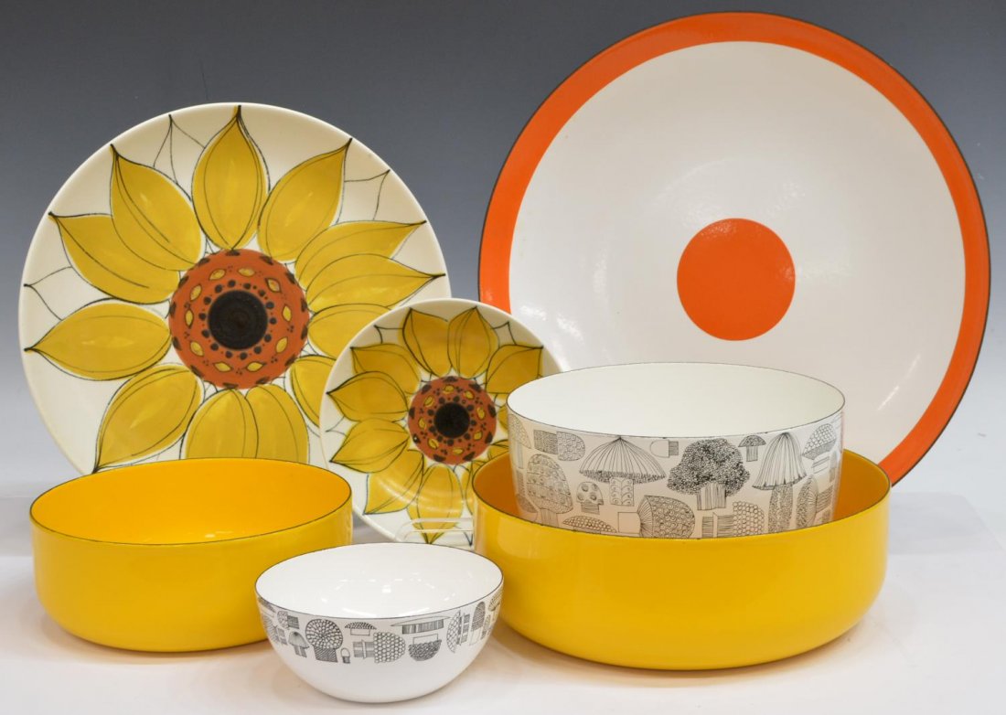 (7) FINNISH MID-CENTURY PORCELAIN & ENAMELWARE: (lot of 7) Mid-Century and modern Finnish porcelain and enamelware: (2) Kaj Franck (Finnish, 1911-1989) for Arabia Finel bowls, both in white with black stylized mushroom border, largest: 5.5"h, 8"dia