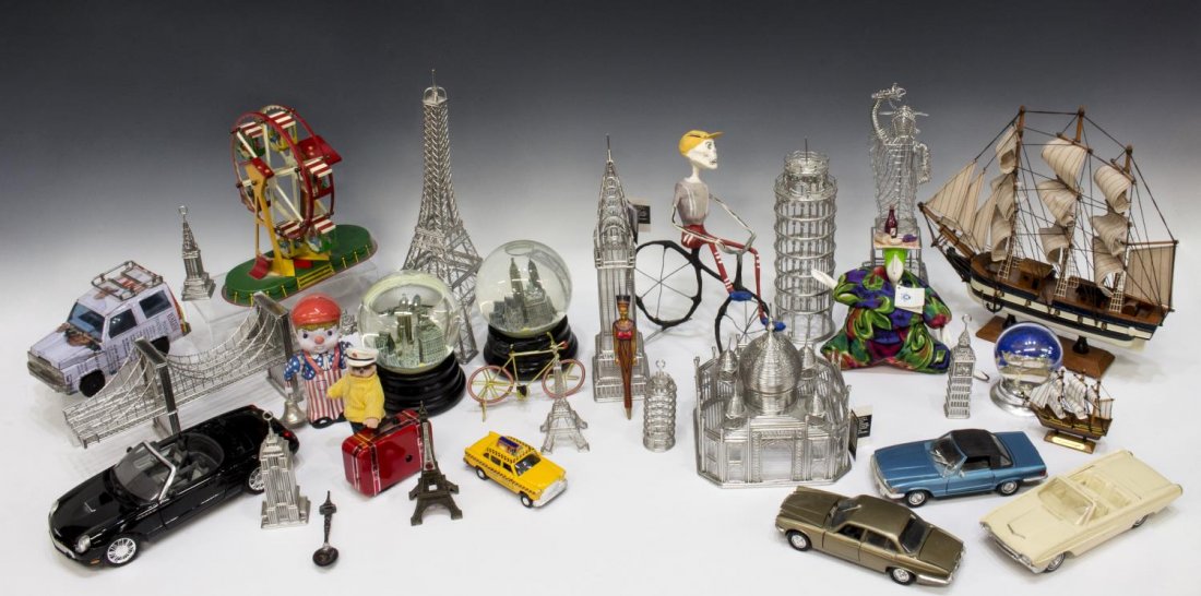 (LOT) VINTAGE TOYS & COLLECTIBLES, MONUMENTS: (lot) Vintage toys and collectibles, highlights include: "Doodles Destinations" wire sculptures of the Empire State Building, Leaning Tower of Pisa, Taj Mahal, Eiffel Tower and more, snow globes, tin 