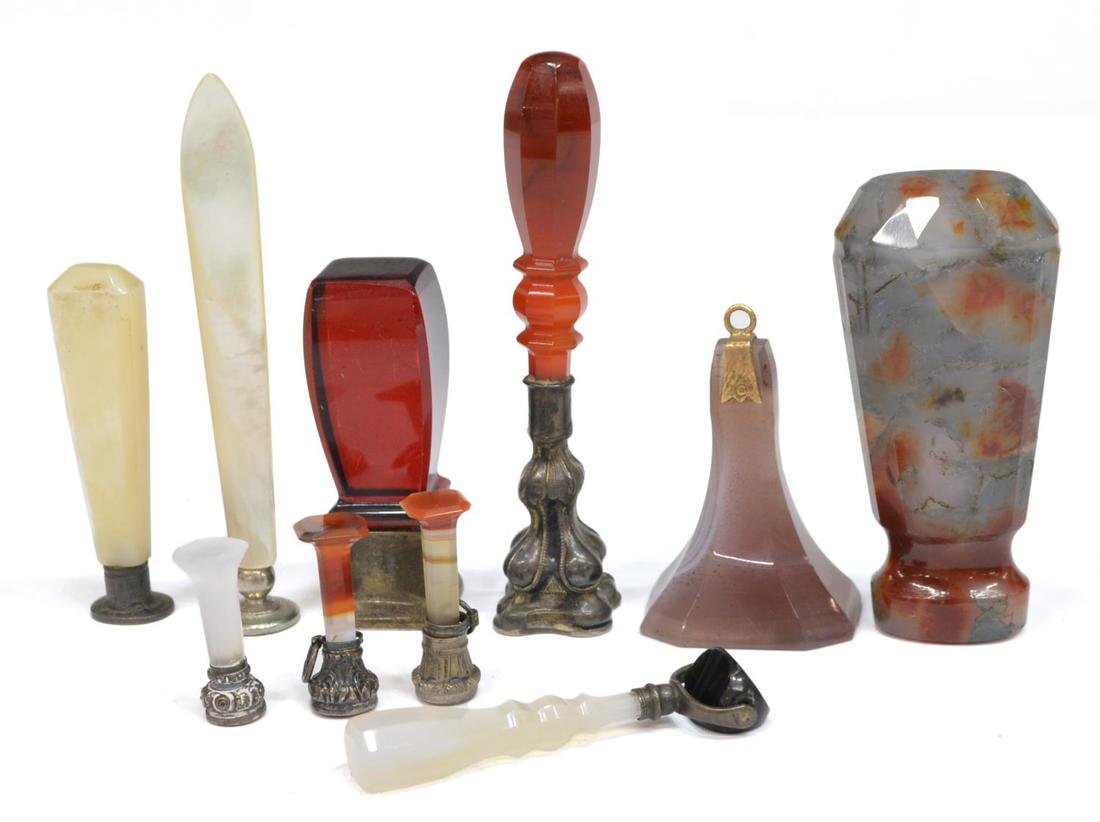 (10) COLLECTION OF MOP AGATE AND GLASS WAX STAMPS (1 of 7)