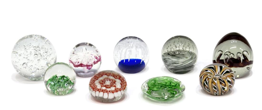 (9) COLLECTION OF ART GLASS PAPERWEIGHTS (1 of 3)