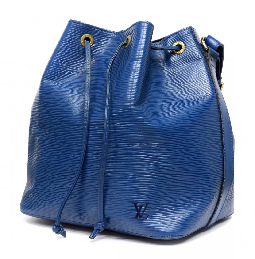 LOUIS VUITTON 'NOE PM' EPI LEATHER BUCKET BAG: Louis Vuitton "Noe PM" shoulder drawstring bucket bag in bluer Epi leather, having adjustable shoulder strap, gold tone hardware, drawstring top opens to blue interior, patination, spotting and scuffi