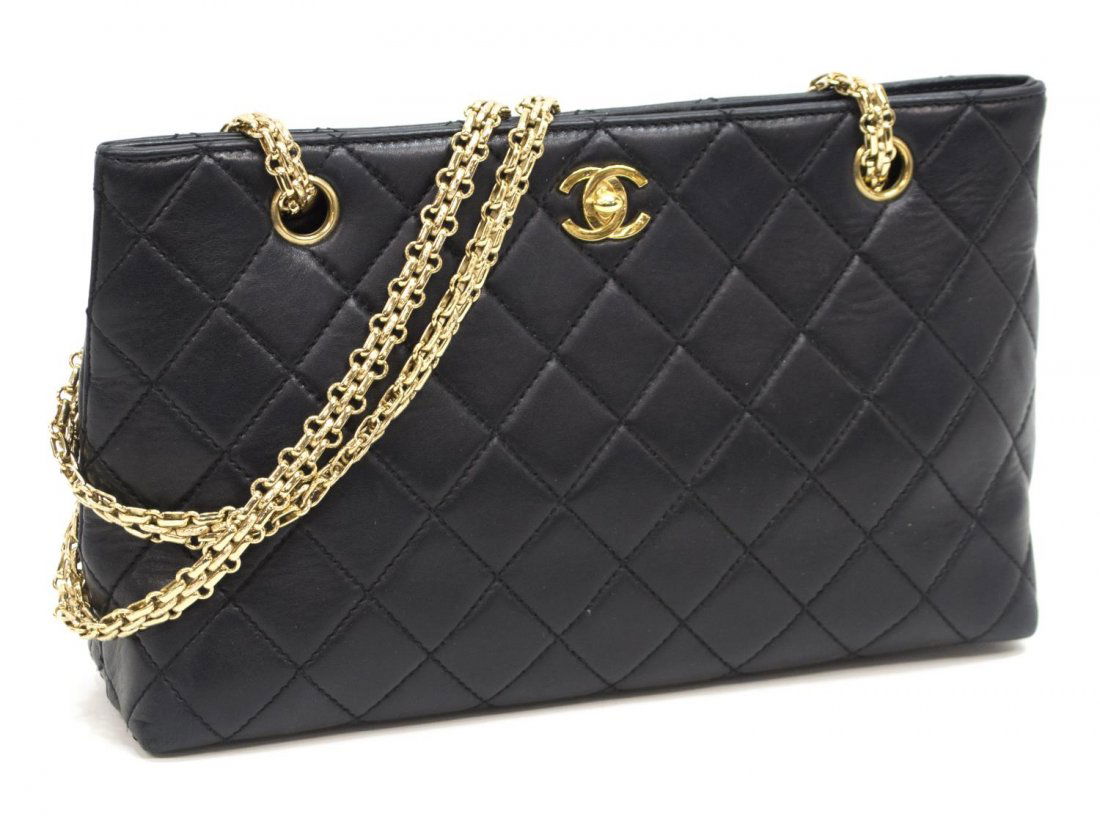 VINTAGE CHANEL QUILTED LEATHER GOLD CHAIN PURSE (1 of 9)
