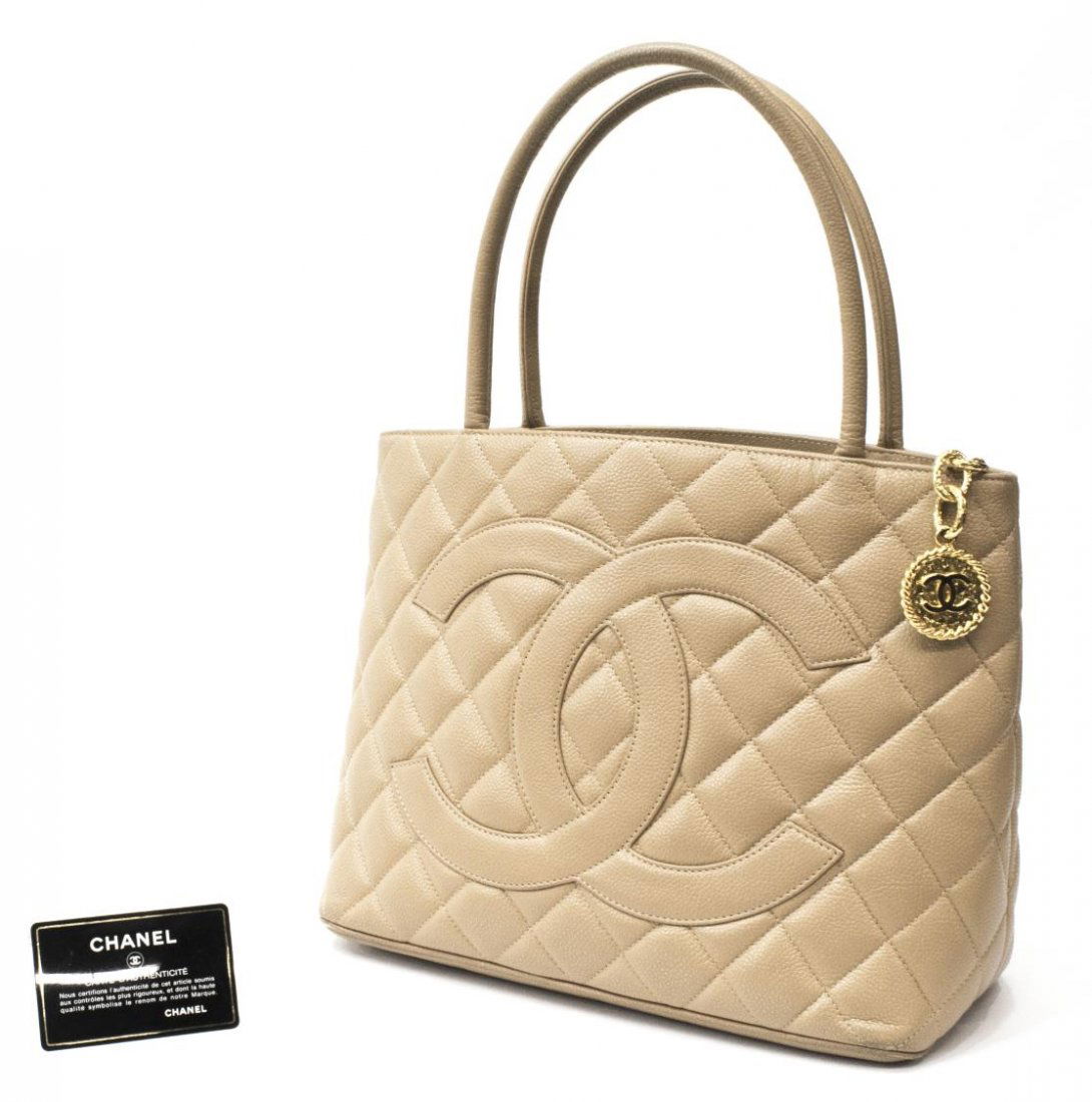 CHANEL QUILTED TAN GRAINED LEATHER 'MEDALLION' BAG (1 of 6)