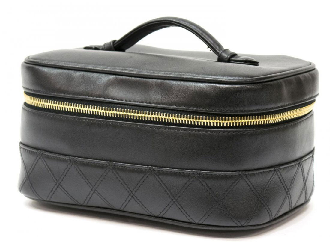 VINTAGE CHANEL BLACK LEATHER COSMETIC CASE (1 of 6)