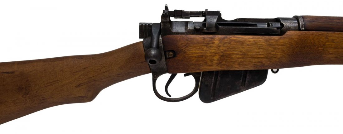 ENFIELD NO. 5 JUNGLE CARBINE & BAYONET: Enfield SMLE #5 Jungle Carbine, .303 caliber, bolt action with hollowed bolt knob handle, 20.5" barrel including flash hider, adjustable rear peep sight, rubber capped butt plate, two sling swivels, m