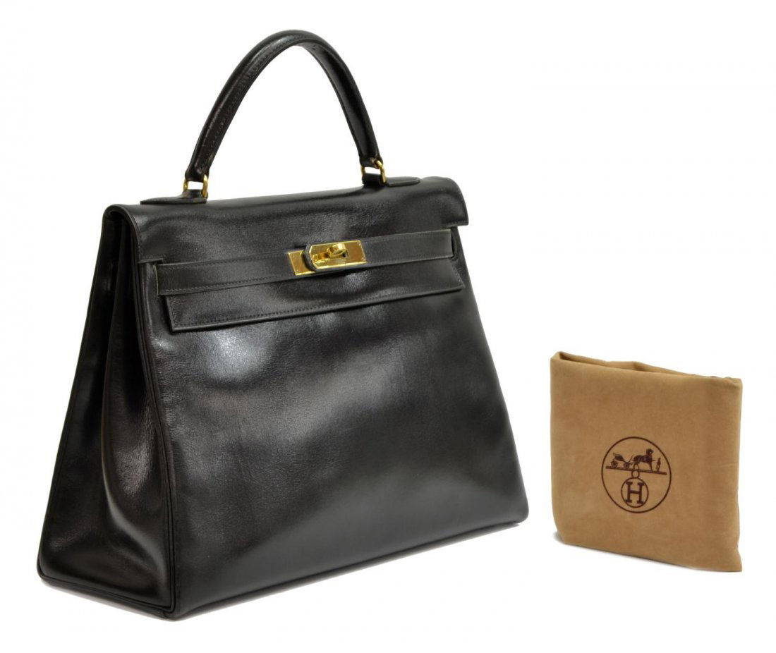 HERMES 'KELLY RETOURNE 32" BLACK LEATHER HANDBAG: Hermes "Kelly Retourne 32" black leather handbag, having a single handle over gilt metal hardware, turn lock closure top opening to interior with zipper pocket and two slot pockets, retaining lock, ke