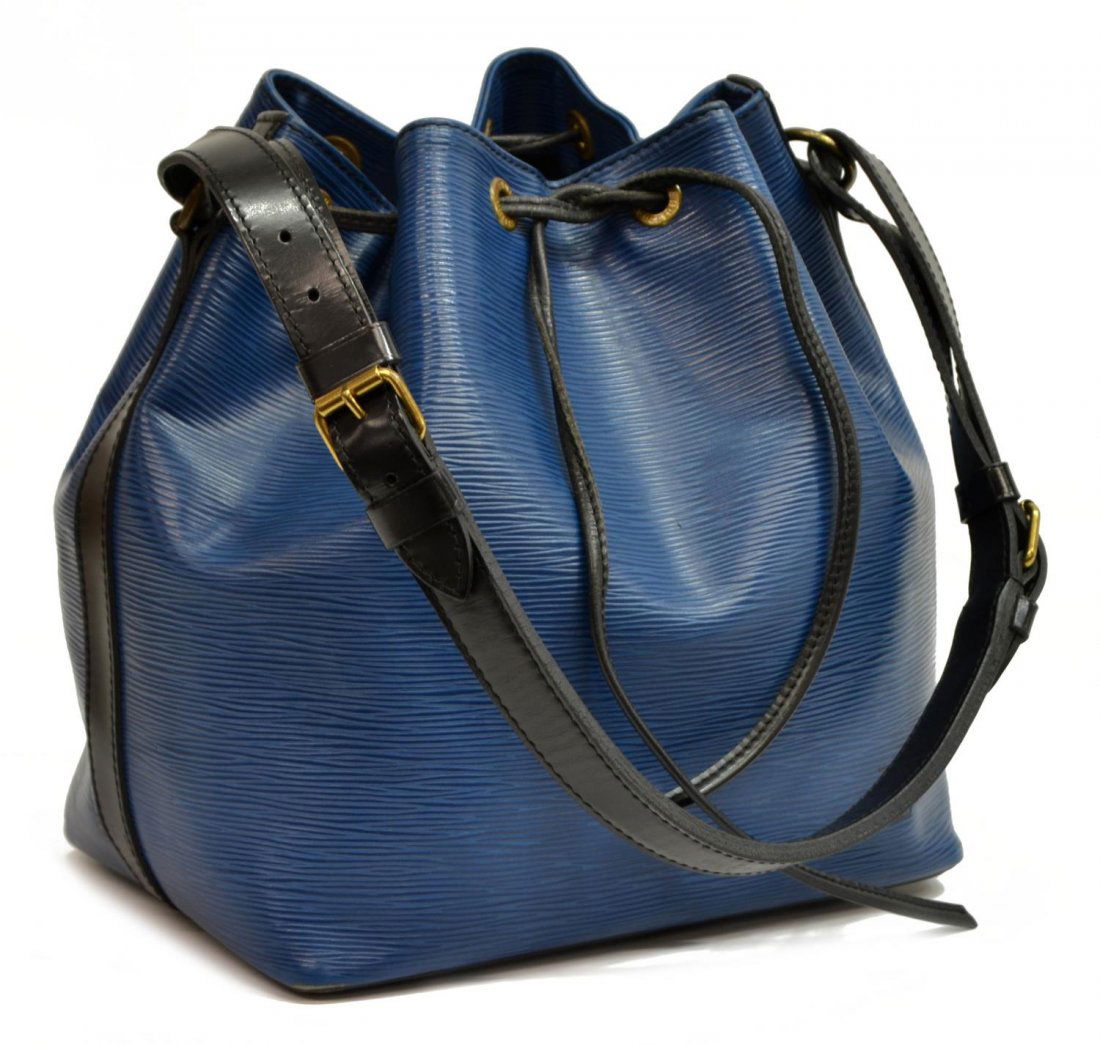 LOUIS VUITTON 'NOE PM' BICOLOR EPI LEATHER: Louis Vuitton "Noe PM" drawstring bucket bag in blue and black bicolor Epi leather, having adjustable strap, gold tone hardware, top opens to blue interior, wear to piping, corners of bottom, bag: app