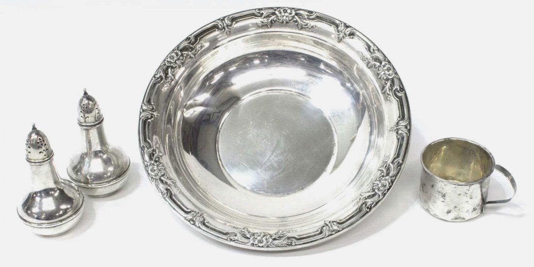 (4) STERLING SILVER CENTER BOWL, SHAKERS & CUP (1 of 8)