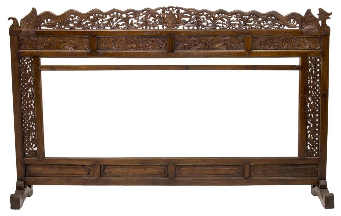 MONUMENTAL ARCHITECTURAL WOOD STANDING SCREEN (1 of 5)