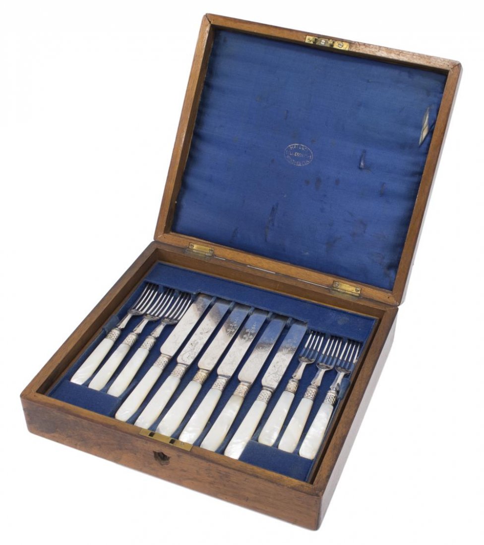 ENGLISH VICTORIAN CASED ENGRAVED DESSERT SERVICE (1 of 6)