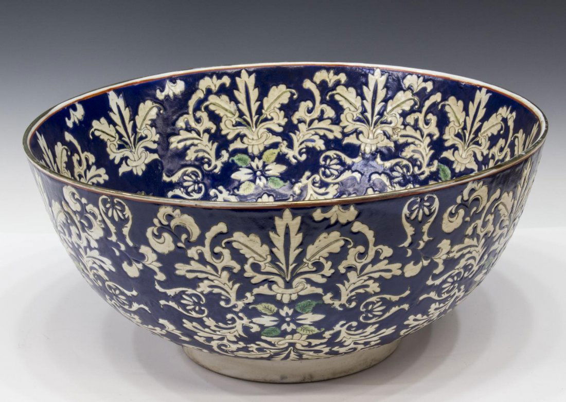 LARGE CHINESE FAMILLE-ROSE PORCELAIN FOLIATE BOWL (1 of 2)