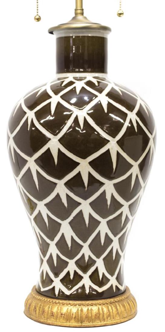 BUNNY WILLIAMS CHICKEN FEATHER BROWN TABLE LAMP: Decorative table lamp of urn shape, designed by Bunny Williams for Beeline Home, "Chicken Feather Brown", handmade glazed ceramic, a white cane pattern on brown background, rising on round gilt wood b