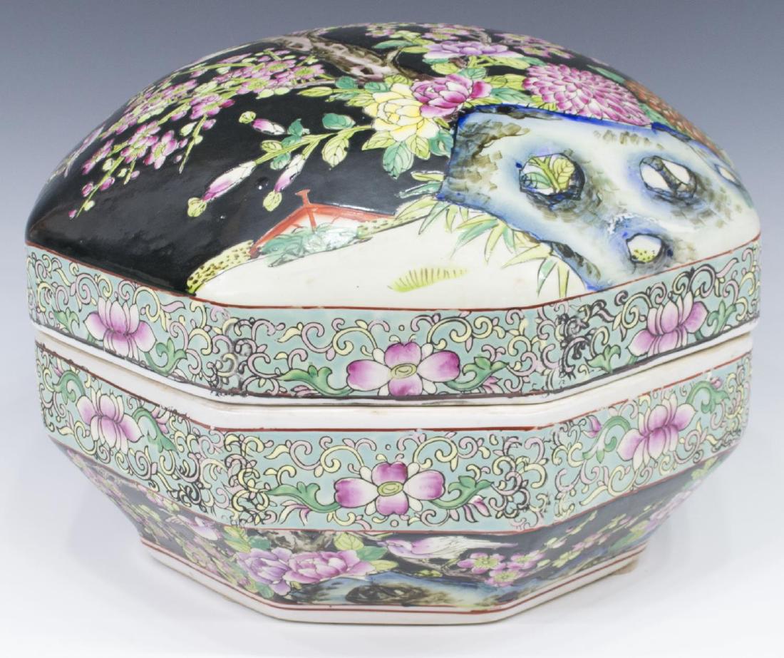 CHINESE FAMILLE NOIR ENAMELED PORCELAIN BOX (1 of 4)