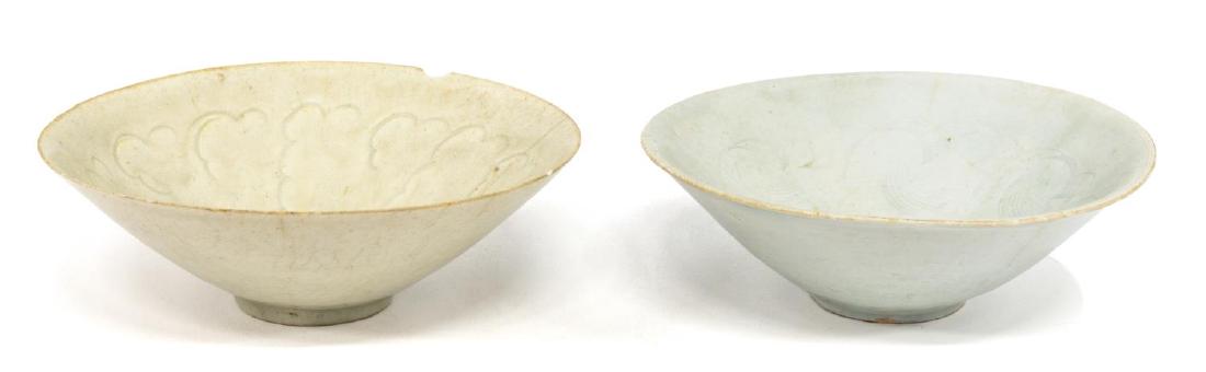 (2) CHINESE PORCELAIN BOWLS, CARVED CLOUD PLATTERN (1 of 5)