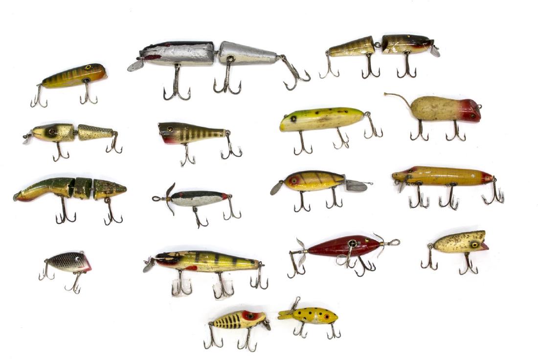 VINTAGE FISHING TACKLE BOX, 60+ LURES, REELS: Vintage fishing tackle box custom painted with decorative pin stripes, a large quantity of tackle including more than 60 lures including wood lures with glass eyes, Shimano Bantam Mag reel, vintage ca