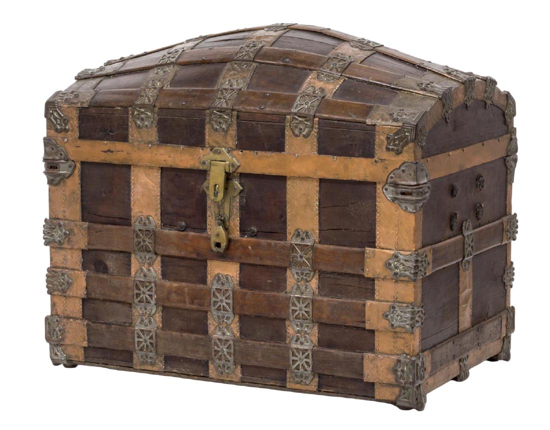 GOOD ANTIQUE CAMEL TOP TRUNK (1 of 4)