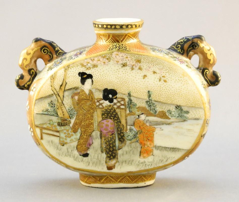 Meiji perio Japanese Satsuma vase, 3 1/2".: Meiji perio Japanese Satsuma vase, 3 1/2".