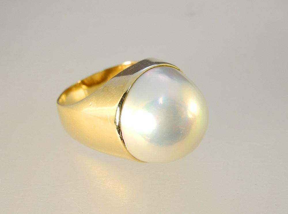 14K gold ring with large bezel set Mabe pearl, 13.7g. (1 of 4)