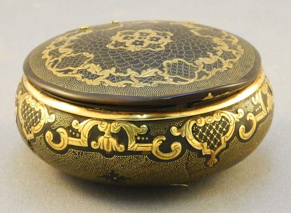 18K gold inlay pique tortoise shell hinged box, 2 1/2" (1 of 3)