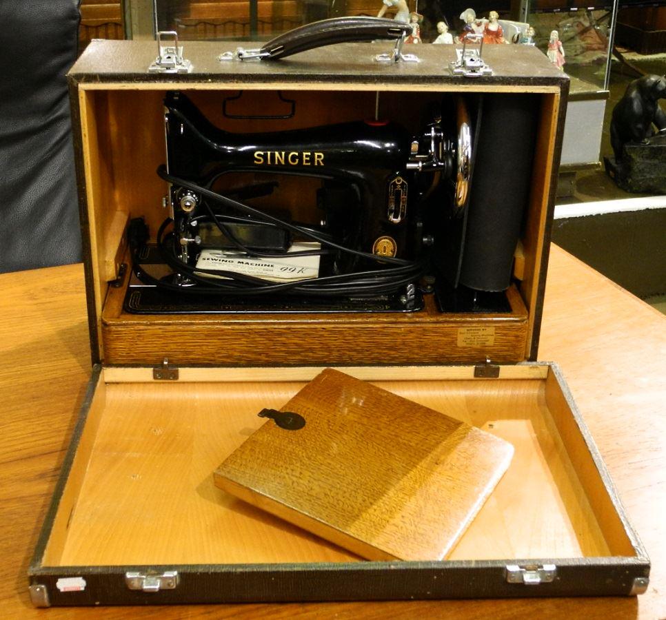 Singer sewing machine in case. (1 of 1)