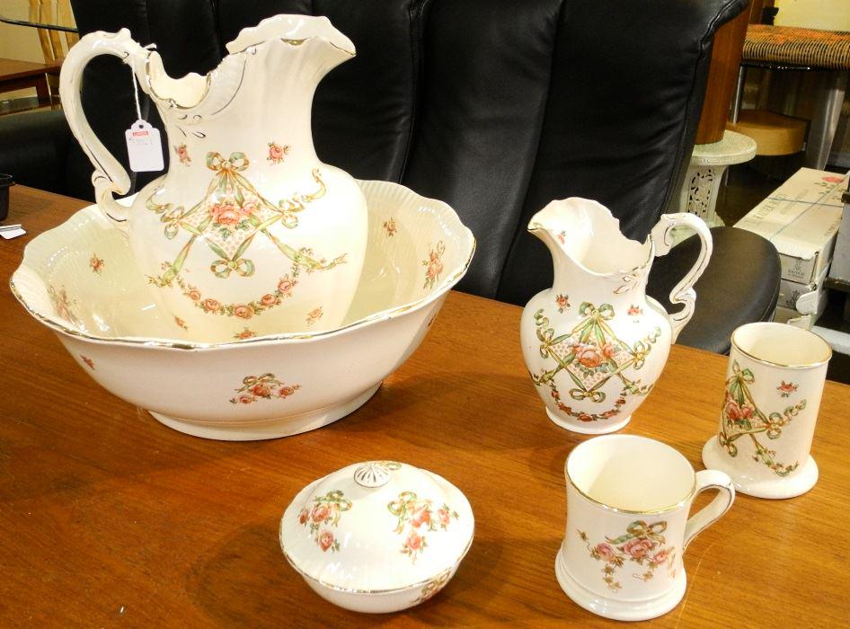 Crown Devon pitcher & basin set. (1 of 1)