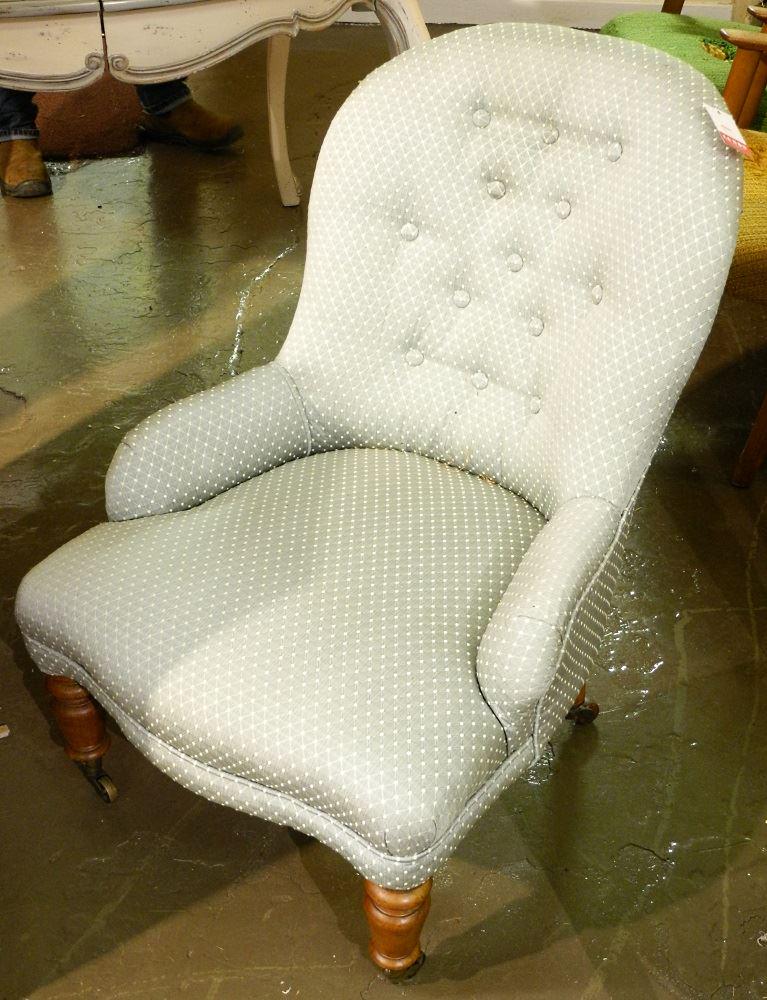 Victorian button back parlour chair. (1 of 2)