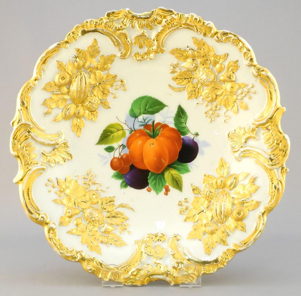 Meissen decorative plate with painted fruits. -: Meissen decorative plate with painted fruits. -