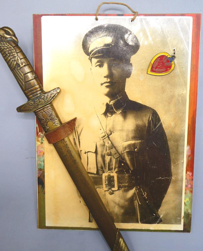 Militia photo with Civil War Medal & Ceremonial dagger, (1 of 6)