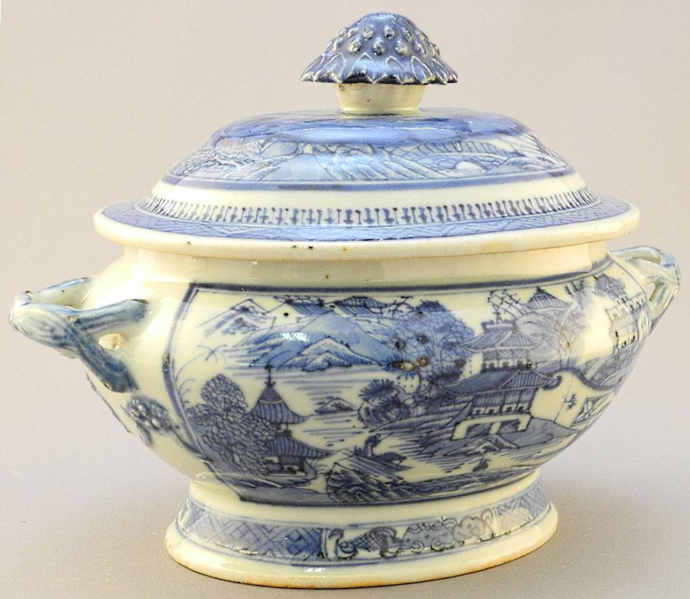 Chinese blue & white porcelain tureen, 8 " wide. (1 of 9)