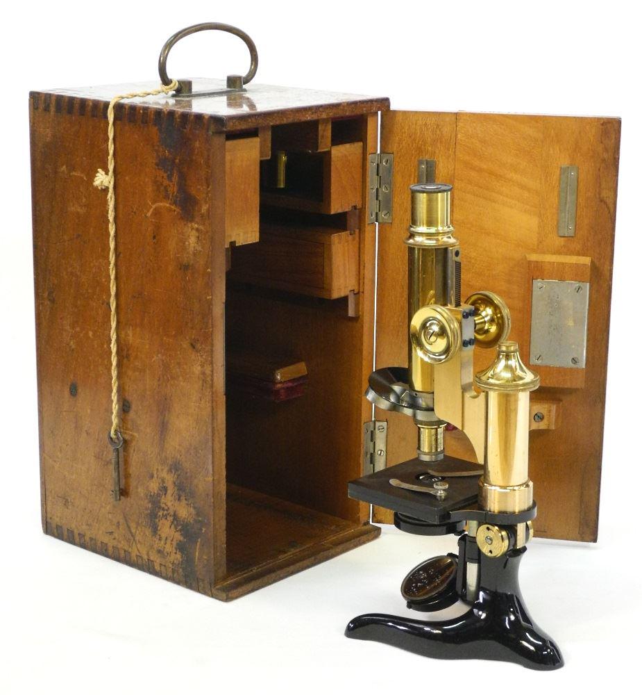E.Leitz Wetzlar No.11699 Microscope with Case & (1 of 8)