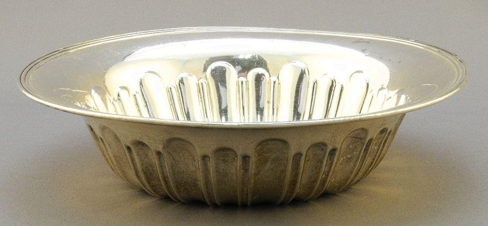 International Sterling Dish. (1 of 2)