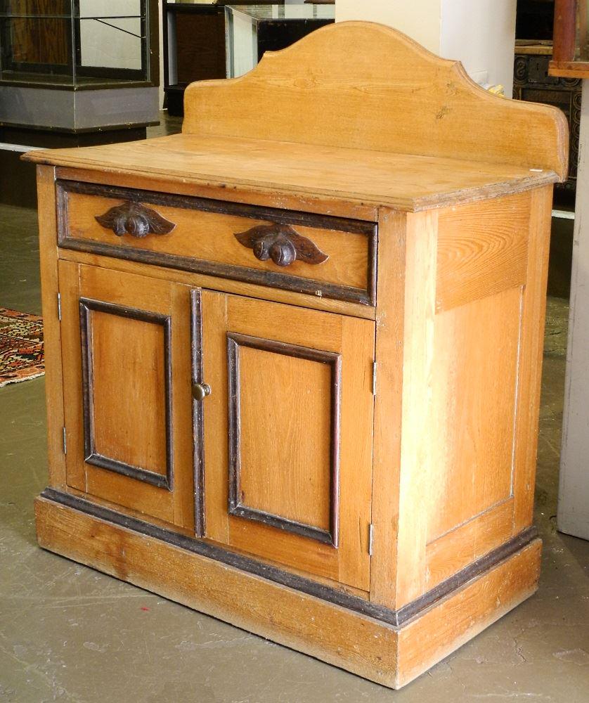 Canadiana Elm Washstand, 30 3/4" x 34 1/4" x 18".: Canadiana Elm Washstand, 30 3/4" x 34 1/4" x 18".