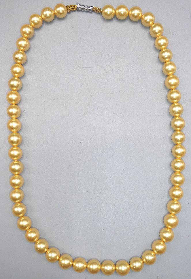 Japanese golden conch shell beads Necklace. (1 of 2)