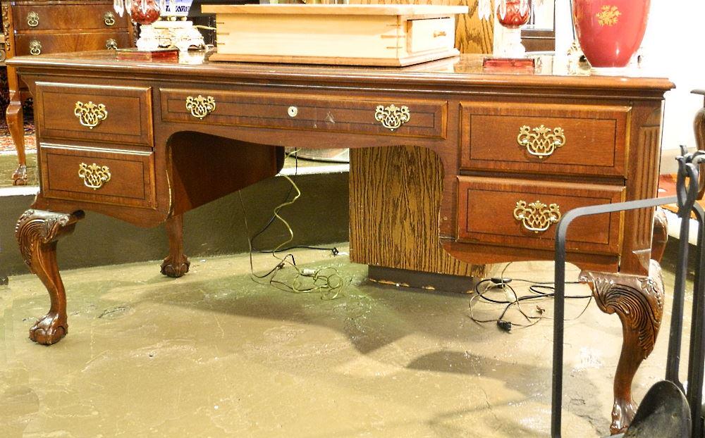 Stanley Mahogany Claw Foot Executive Desk.: Stanley Mahogany Claw Foot Executive Desk.