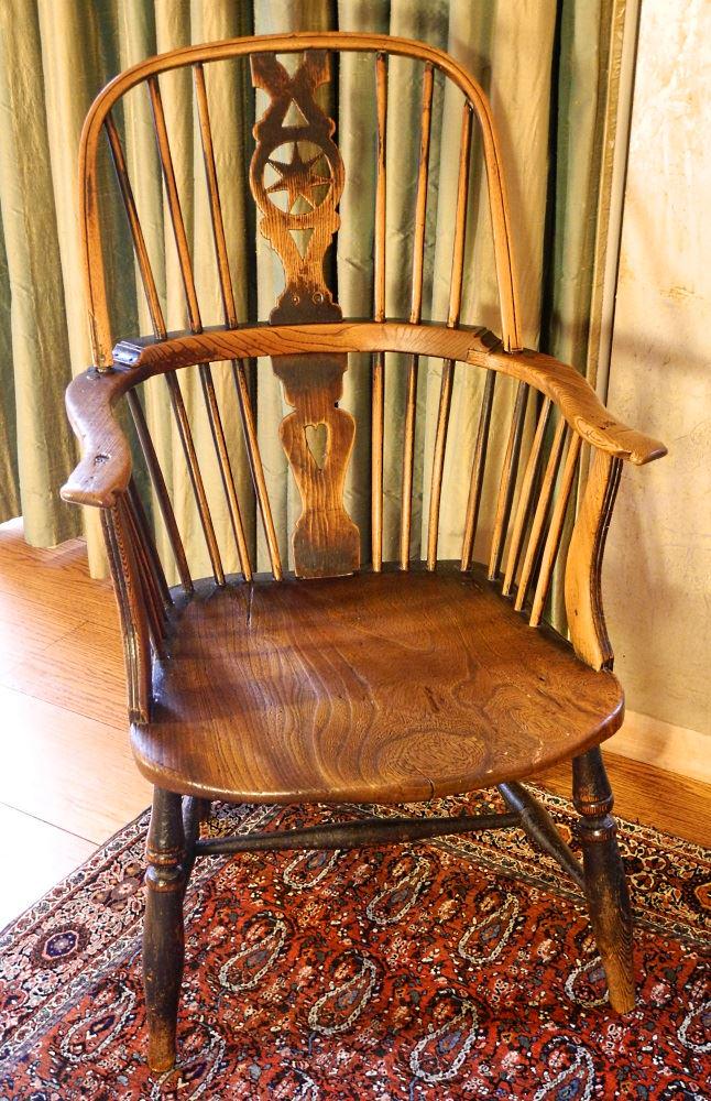 18th century elm Windsor armchair. (1 of 8)
