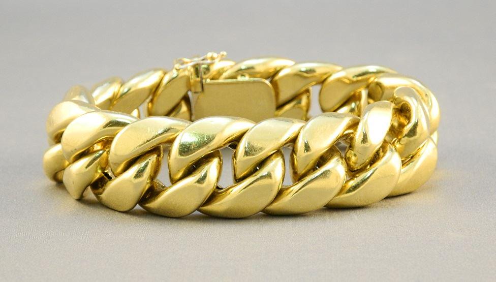 18K gold Hollow curb link bracelet. (1 of 7)