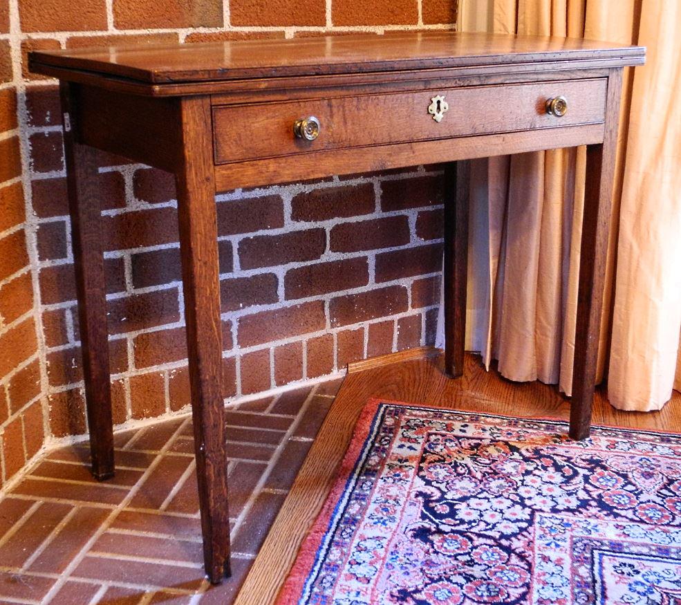 Georgian oak tea table. (1 of 10)